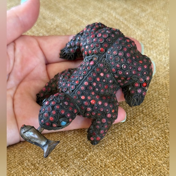 One antique Chinese Brass and Coral Perfume
Frog w/ Fish Snuff Bottle so unique - Picture 1 of 9